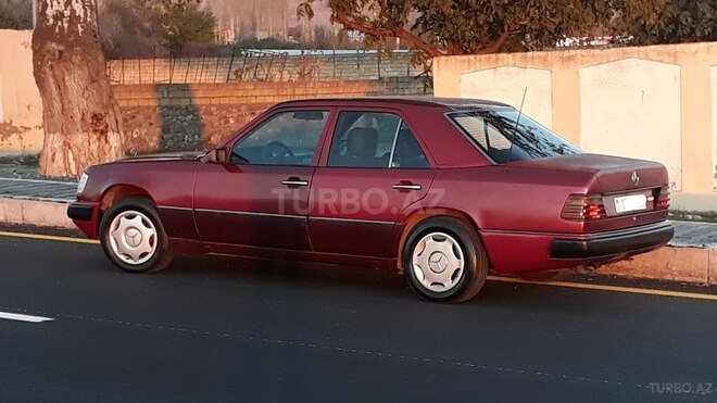Mercedes E 250 1992, 240,000 km - 2.5 l - Şəki