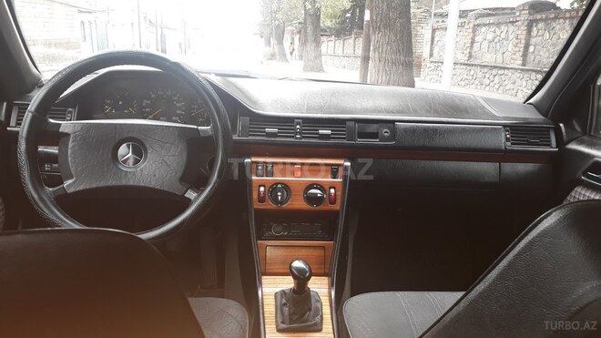Mercedes E 250 1992, 240,000 km - 2.5 l - Şəki