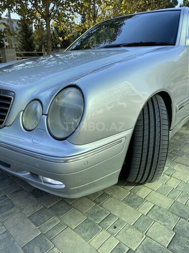 Mercedes E 240 2001, 382,000 km - 2.4 l - Salyan