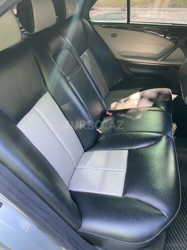 Mercedes E 240 2001, 382,000 km - 2.4 l - Salyan