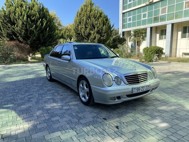 Mercedes E 240 2001, 382,000 km - 2.4 l - Salyan