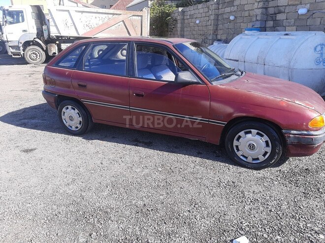 Opel Astra 1993, 228,000 km - 1.6 l - Bakı