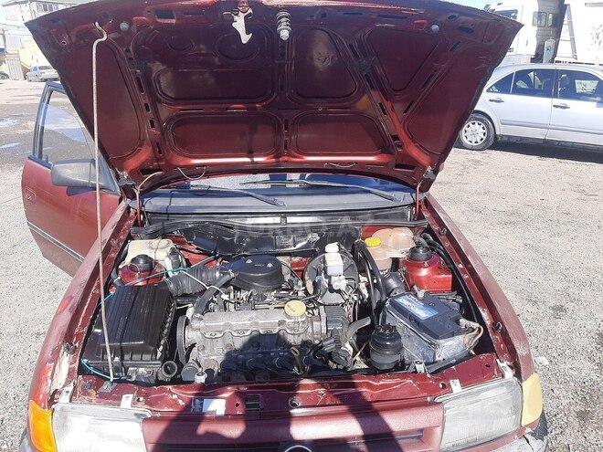 Opel Astra 1993, 228,000 km - 1.6 l - Bakı