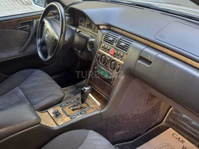Mercedes E 240 2000, 231,000 km - 2.4 l - Bakı