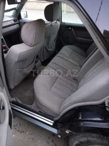 Mercedes E 220 1995, 450,000 km - 2.2 l - Göyçay