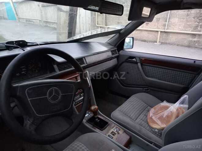Mercedes E 220 1995, 450,000 km - 2.2 l - Göyçay