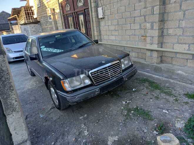 Mercedes E 220 1995, 450,000 km - 2.2 l - Göyçay