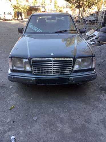 Mercedes E 220 1995, 450,000 km - 2.2 l - Göyçay