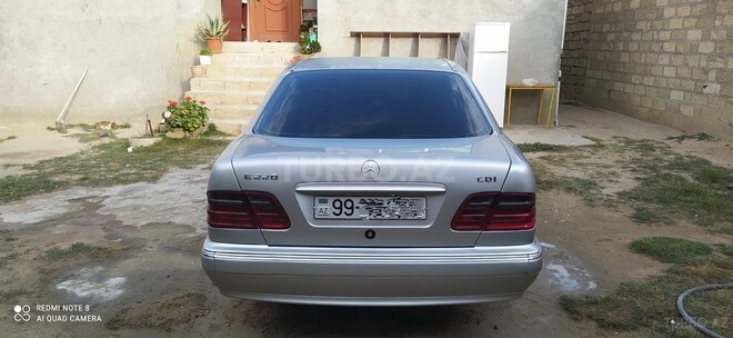 Mercedes E 220 2001, 364,000 km - 2.2 l - Bakı