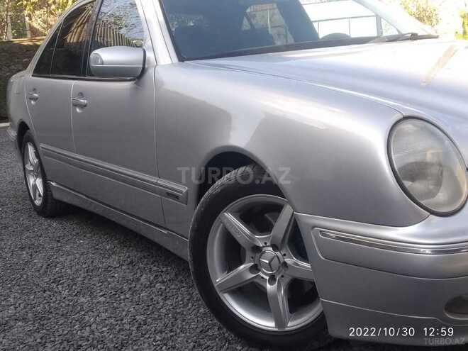Mercedes E 220 2000, 331,000 km - 2.2 l - Zaqatala