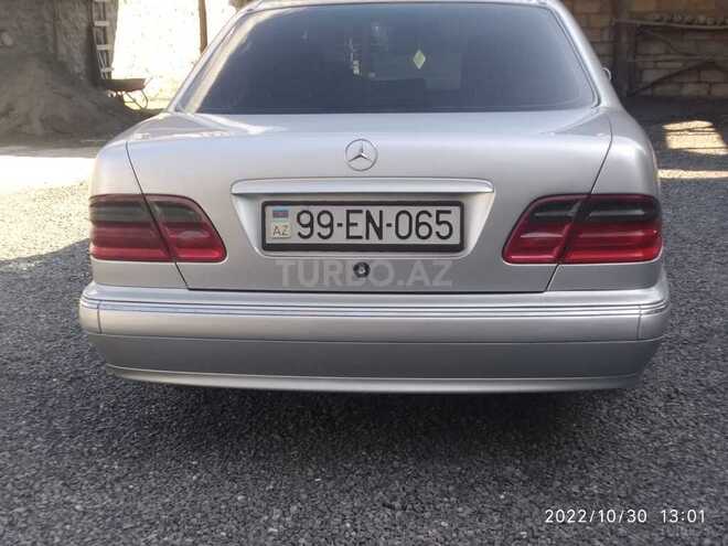 Mercedes E 220 2000, 331,000 km - 2.2 l - Zaqatala