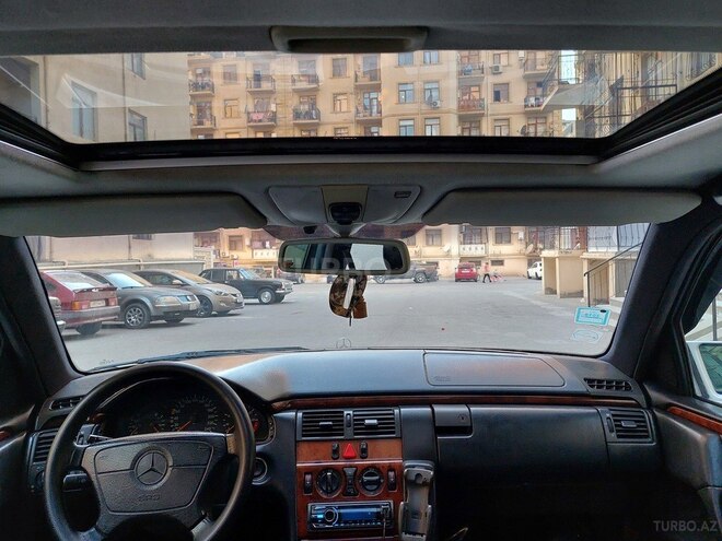 Mercedes E 240 1998, 337,000 km - 2.4 l - Bakı
