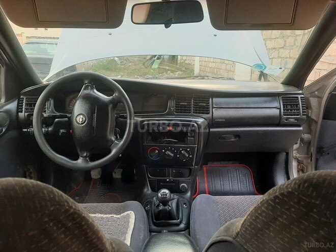 Opel Vectra 1996, 228,000 km - 1.6 l - Bakı