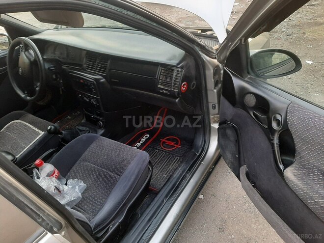 Opel Vectra 1996, 228,000 km - 1.6 l - Bakı