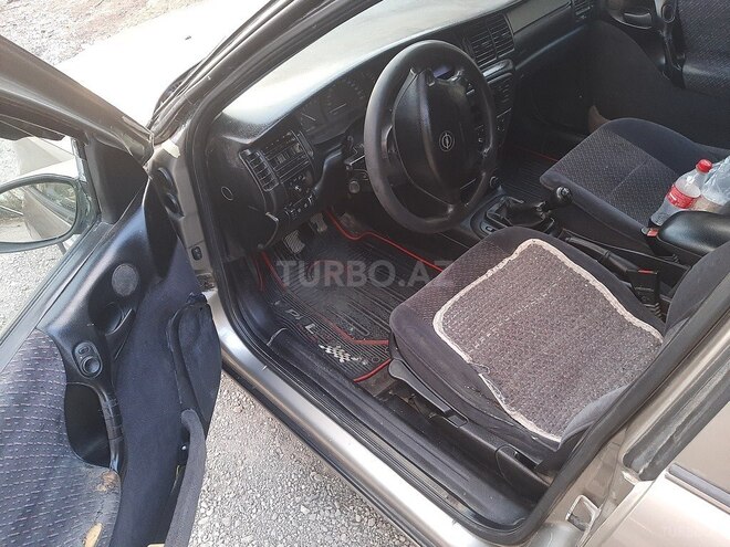 Opel Vectra 1996, 228,000 km - 1.6 l - Bakı