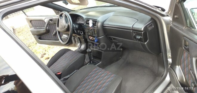 Opel Vectra 1994, 355,000 km - 1.8 l - Qax