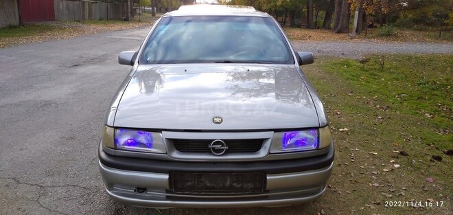 Opel Vectra 1994, 355,000 km - 1.8 l - Qax