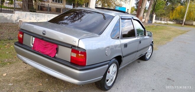 Opel Vectra 1994, 355,000 km - 1.8 l - Qax