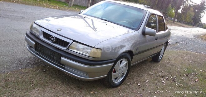 Opel Vectra 1994, 355,000 km - 1.8 l - Qax