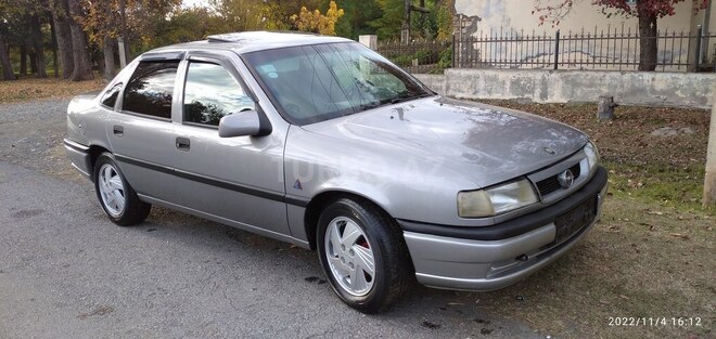 Opel Vectra 1994, 355,000 km - 1.8 l - Qax