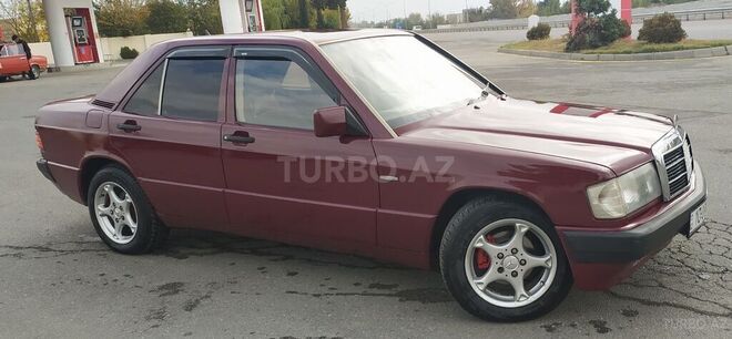 Mercedes 190 1990, 450,000 km - 2.0 l - Yevlax