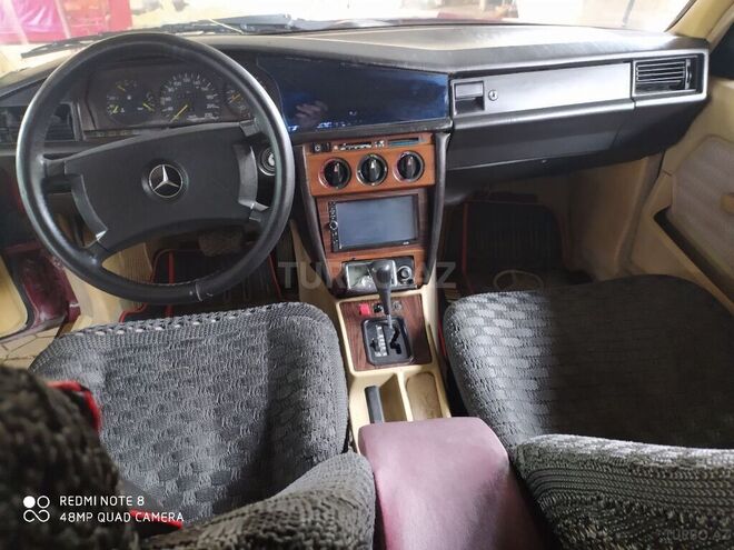 Mercedes 190 1990, 450,000 km - 2.0 l - Yevlax