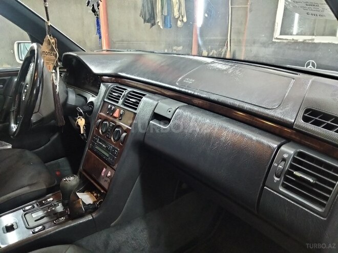 Mercedes E 230 1996, 320,000 km - 2.3 l - Bakı