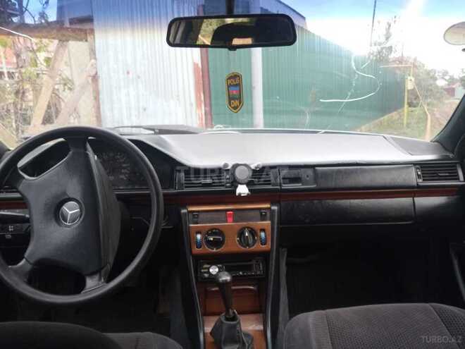 Mercedes E 200 1986, 352,810 km - 2.0 л - Masallı