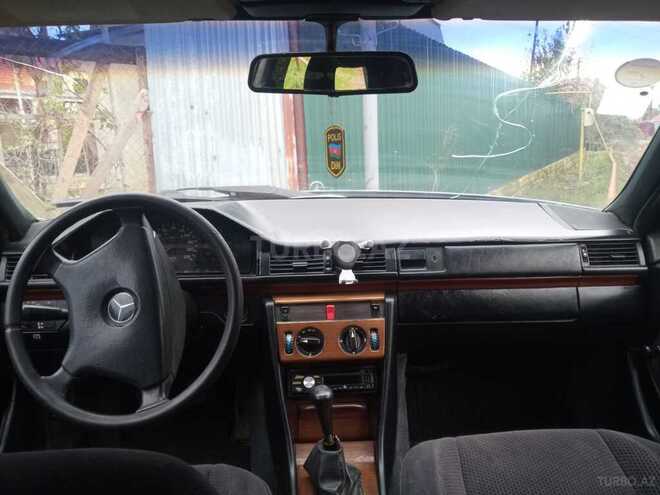 Mercedes E 200 1986, 352,810 km - 2.0 л - Masallı