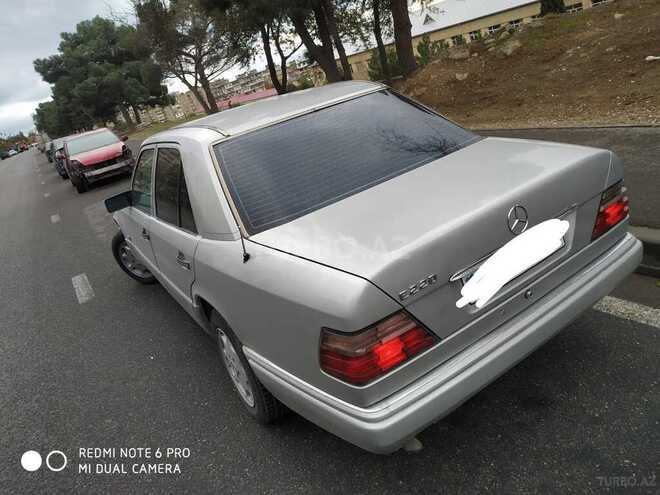 Mercedes E 220 1994, 299,800 km - 2.2 л - Bakı