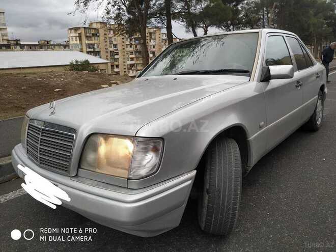 Mercedes E 220 1994, 299,800 km - 2.2 л - Bakı
