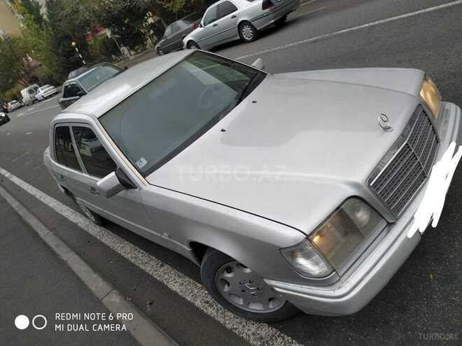 Mercedes E 220 1994, 299,800 km - 2.2 л - Bakı