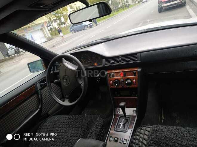Mercedes E 220 1994, 299,800 km - 2.2 л - Bakı