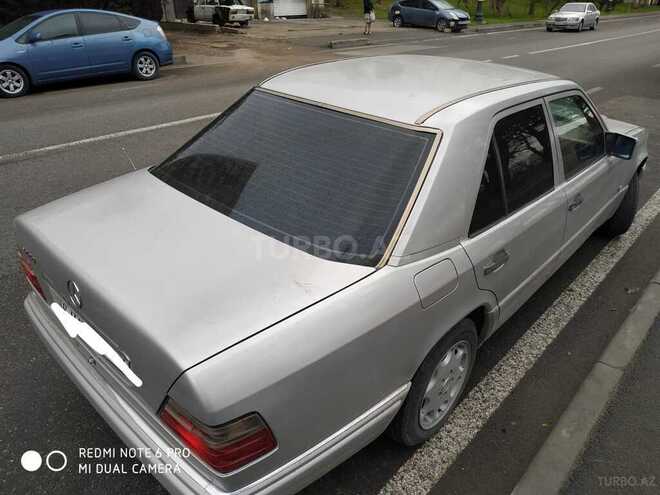Mercedes E 220 1994, 299,800 km - 2.2 л - Bakı
