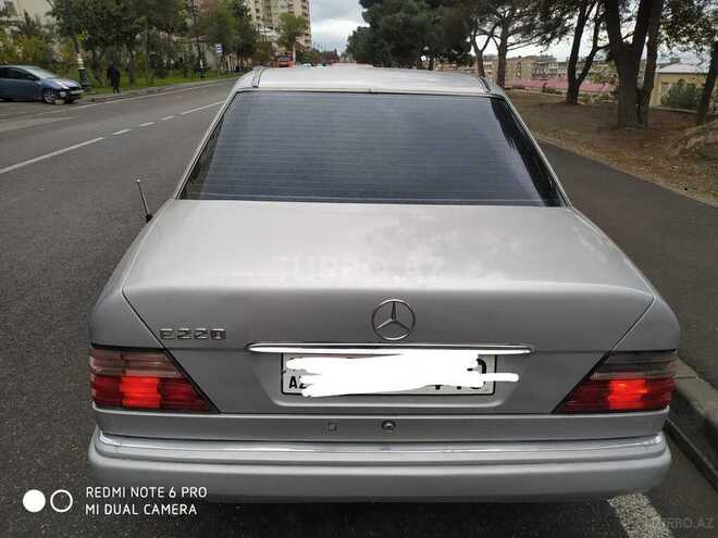 Mercedes E 220 1994, 299,800 km - 2.2 л - Bakı