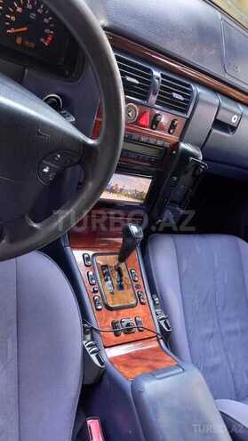 Mercedes E 240 1999, 182,000 km - 2.4 l - Bakı