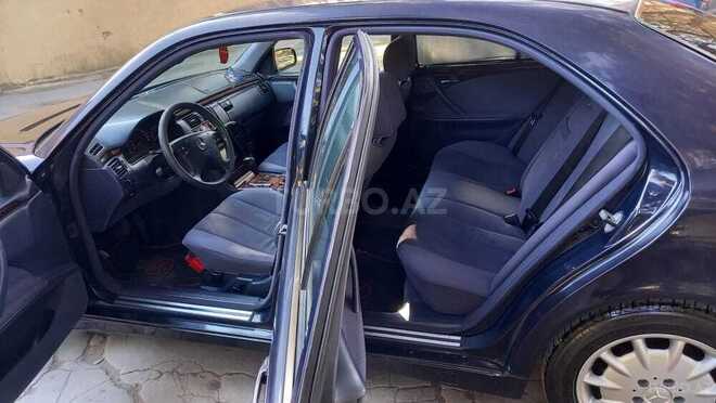 Mercedes E 240 1999, 182,000 km - 2.4 l - Bakı