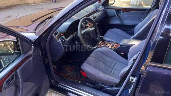 Mercedes E 240 1999, 182,000 km - 2.4 l - Bakı
