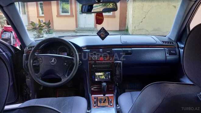 Mercedes E 240 1999, 182,000 km - 2.4 l - Bakı