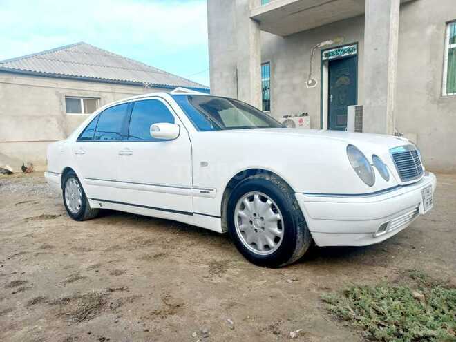Mercedes E 220 1998, 45,560 km - 2.2 л - Sumqayıt