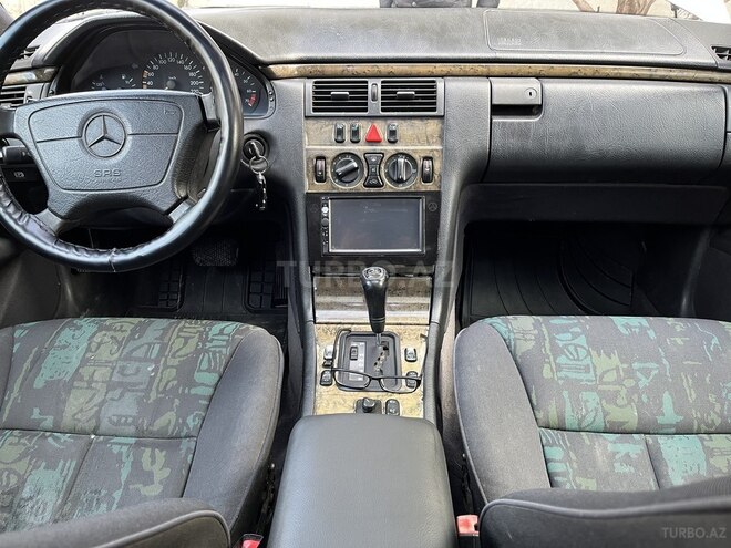 Mercedes E 230 1996, 378,000 km - 2.3 l - Sumqayıt