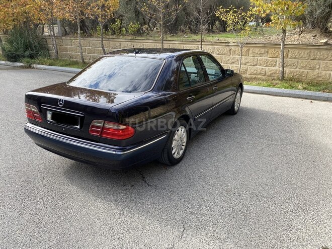 Mercedes E 220 2001, 260,000 km - 2.2 l - Bakı