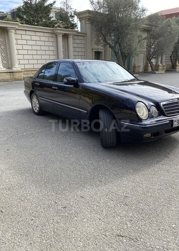 Mercedes E 220 2001, 260,000 km - 2.2 l - Bakı