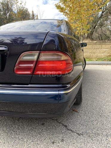 Mercedes E 220 2001, 260,000 km - 2.2 l - Bakı