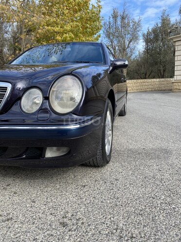 Mercedes E 220 2001, 260,000 km - 2.2 l - Bakı