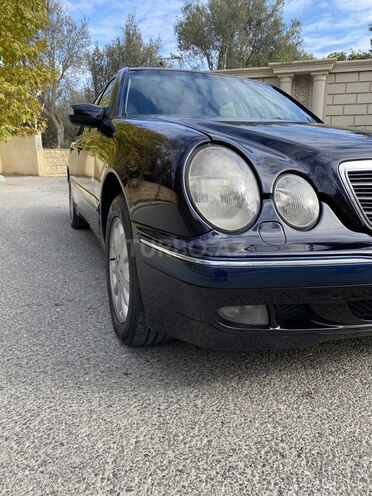 Mercedes E 220 2001, 260,000 km - 2.2 l - Bakı