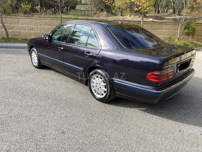 Mercedes E 220 2001, 260,000 km - 2.2 l - Bakı