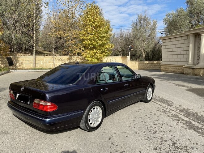 Mercedes E 220 2001, 260,000 km - 2.2 l - Bakı