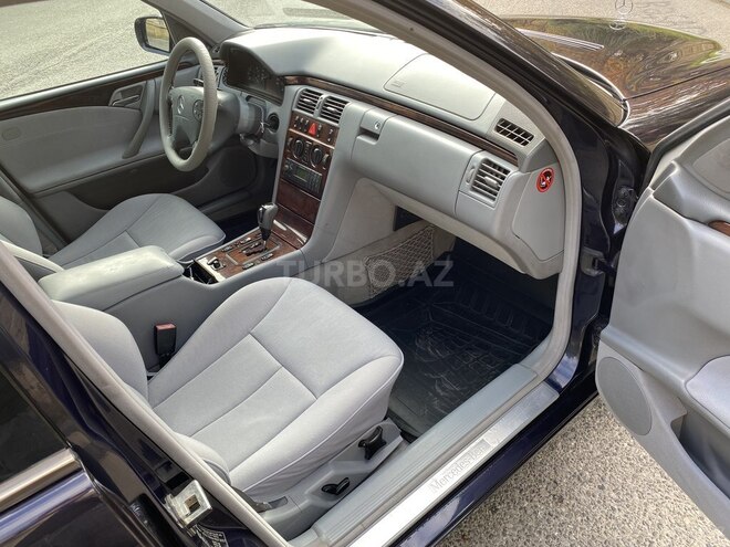Mercedes E 220 2001, 260,000 km - 2.2 l - Bakı