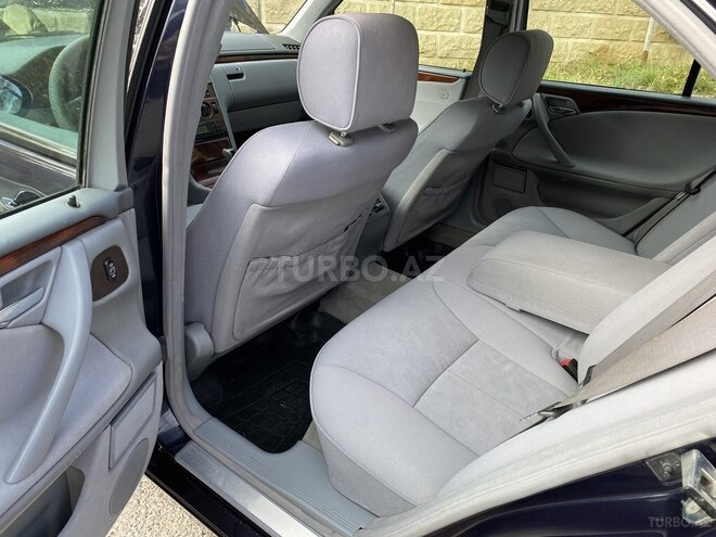 Mercedes E 220 2001, 260,000 km - 2.2 l - Bakı